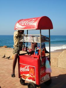 Vendeur ambulant sur la plage de Durban (Afrique du Sud) ©Hervé Ducruet