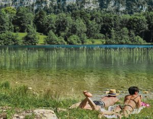 Le lac d'Ilay est un petit lac glaciaire à l'aspect sauvage qui offre un véritable havre de paix pour se détendre.