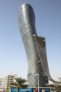 la tour de Pise d'abu dhabi