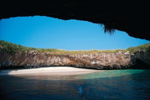 2012.11.17 Islas Marietas, Punta Mita, Nayarit, Playita del Amor © D.R. SERGIO GARIBAY / QUID MEDIA SERVICES "NO VENTAS-USO EDITORIAL"