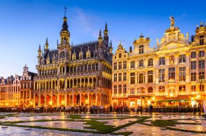 Brussels, Belgium. Wide angle night scene of the Grand Place and Maison du Roi, one of Europe finest historic squares and a must-see sight of Bruxelles ©Fotolia