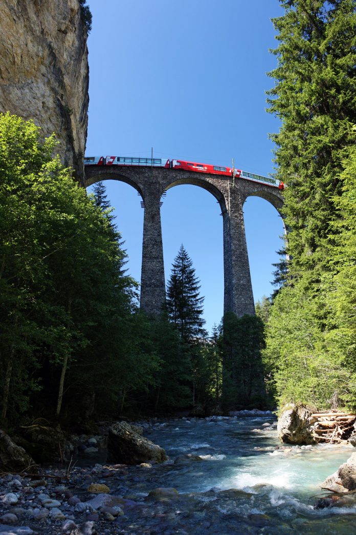 RHAETISCHE BAHN - DIE ERLEBNISBAHN
