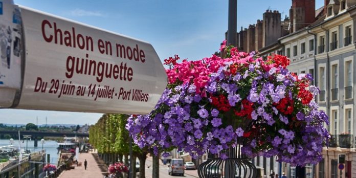 Flowerbox and Quai Gambetta of Chalon-sur-Saône city