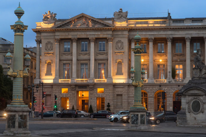 Le Bar Les Ambassadeurs De Lhôtel De Crillon Là Où Le Cœur De Paris Palpite Pagtour 5616