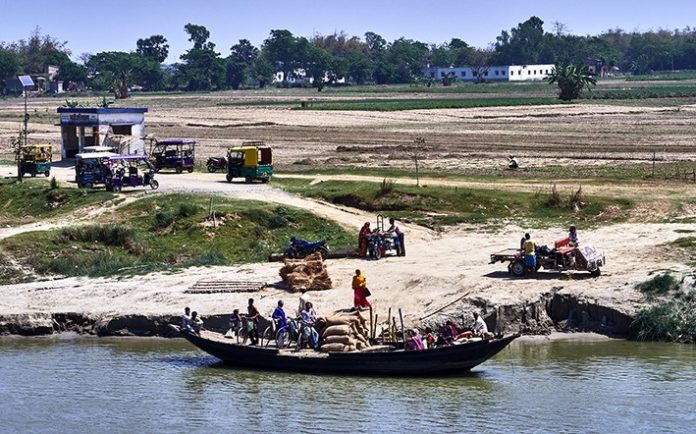 India, ferry boat crossing the Hooghly river, part of the Gang