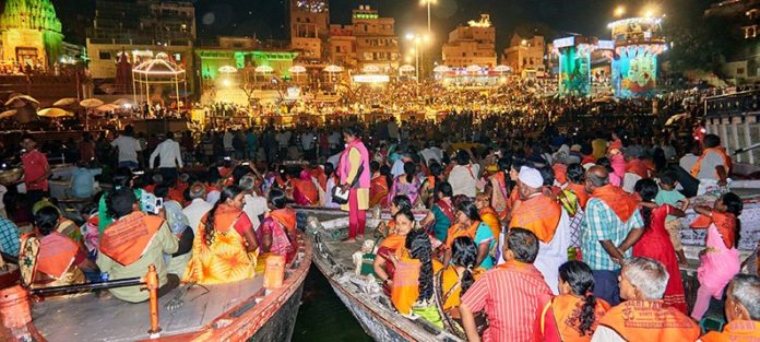 India, Varanasi (ex Benares). Pilgrims on their boats just befor