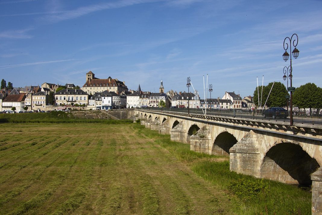 La Bourgogne, Au Fil De L’eau (1/2) - Pagtour