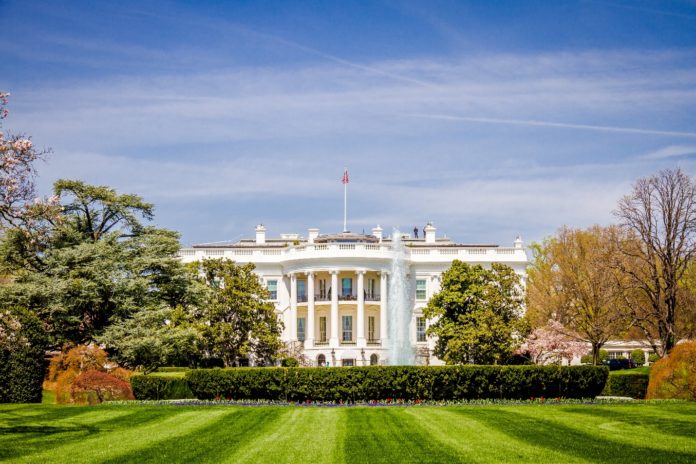 L'administration Biden publie des détails supplémentaires sur la mise en œuvre d'un système de transport aérien international plus sûr et plus strict.